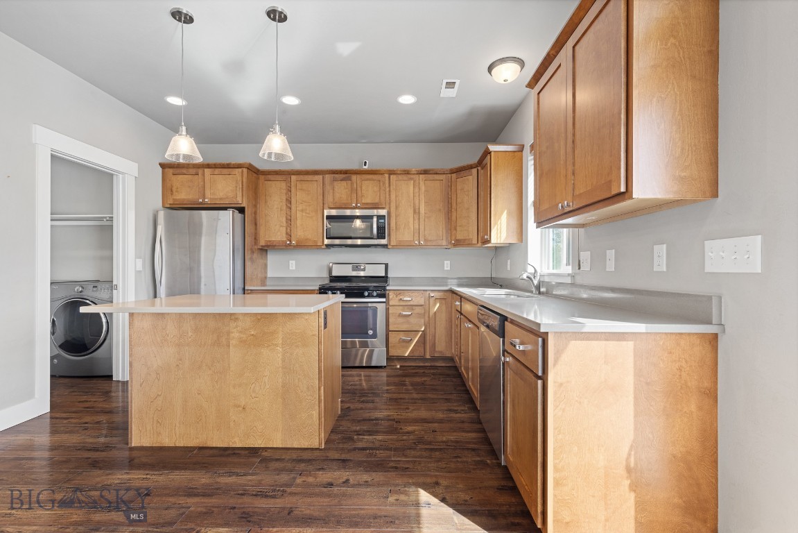 Bozeman, Montana 59718, United States, 3 Bedrooms Bedrooms, ,3 BathroomsBathrooms,Residential,Contingent,99959