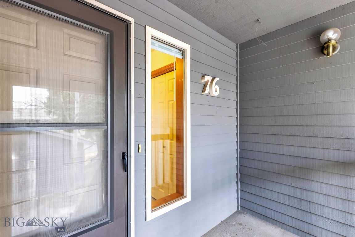 2200 W Dickerson Street 76