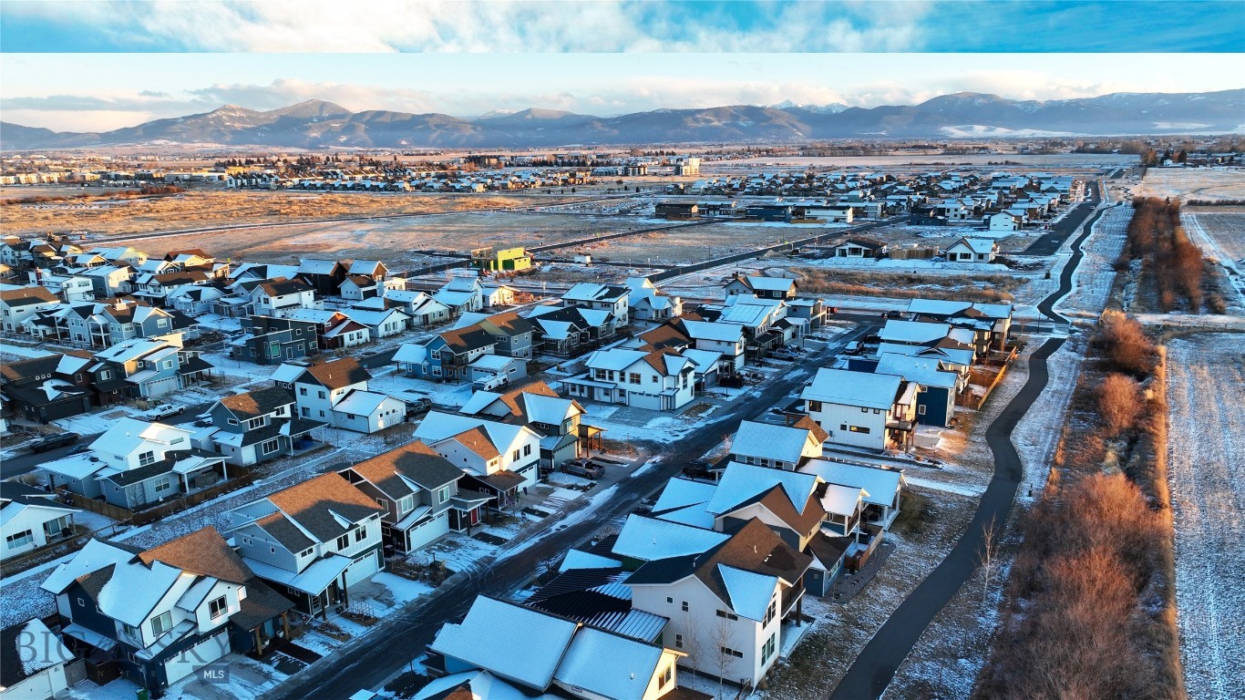 The Lakes at Valley West - Residential