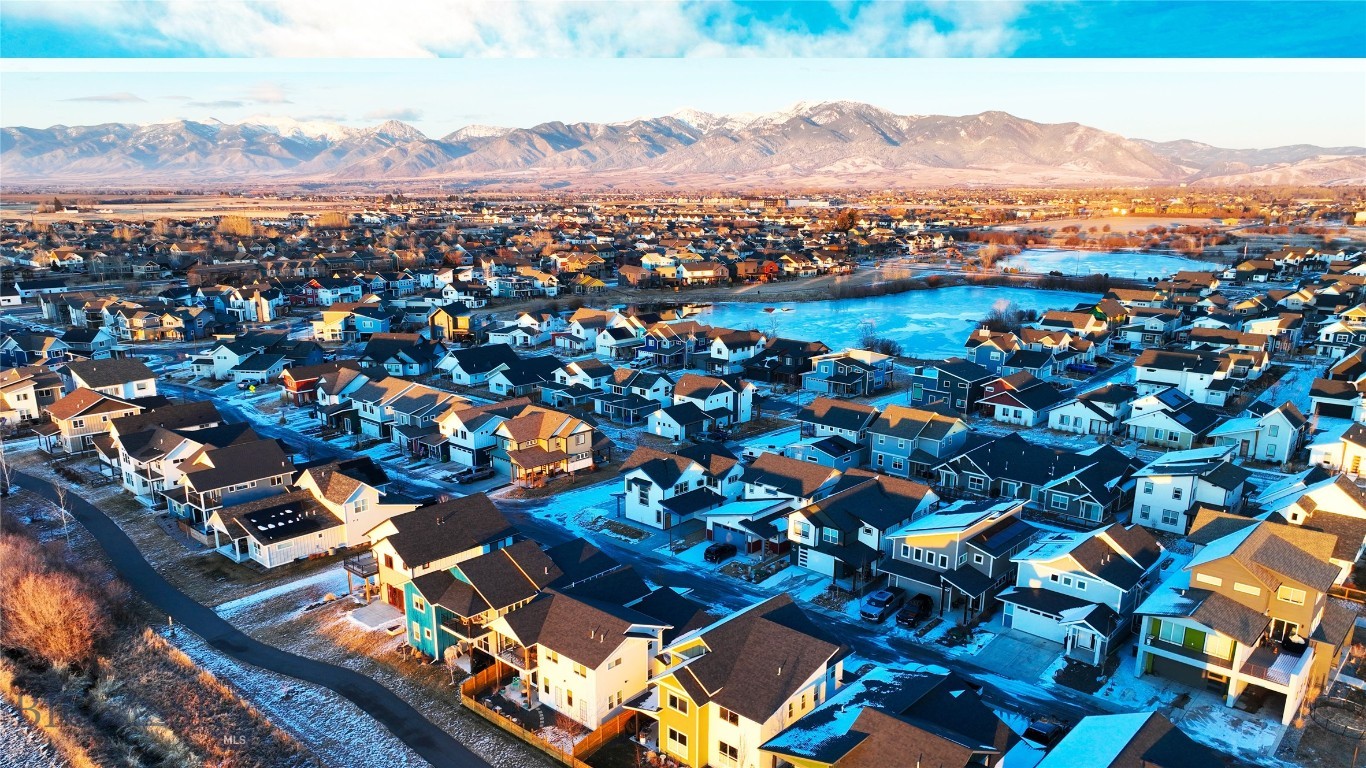 The Lakes at Valley West - Residential