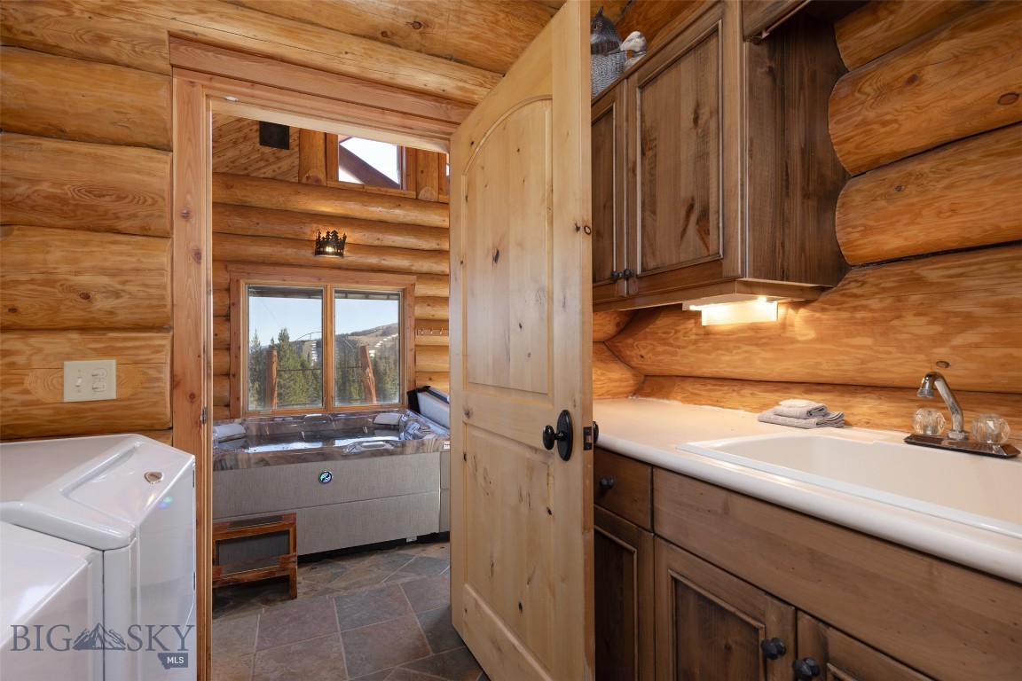 Diamond Hitch Of Ski Moonlight - Residential