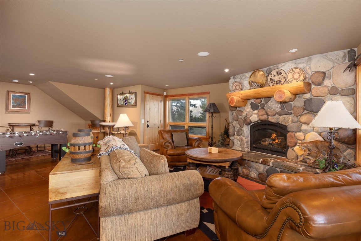 Diamond Hitch Of Ski Moonlight - Residential