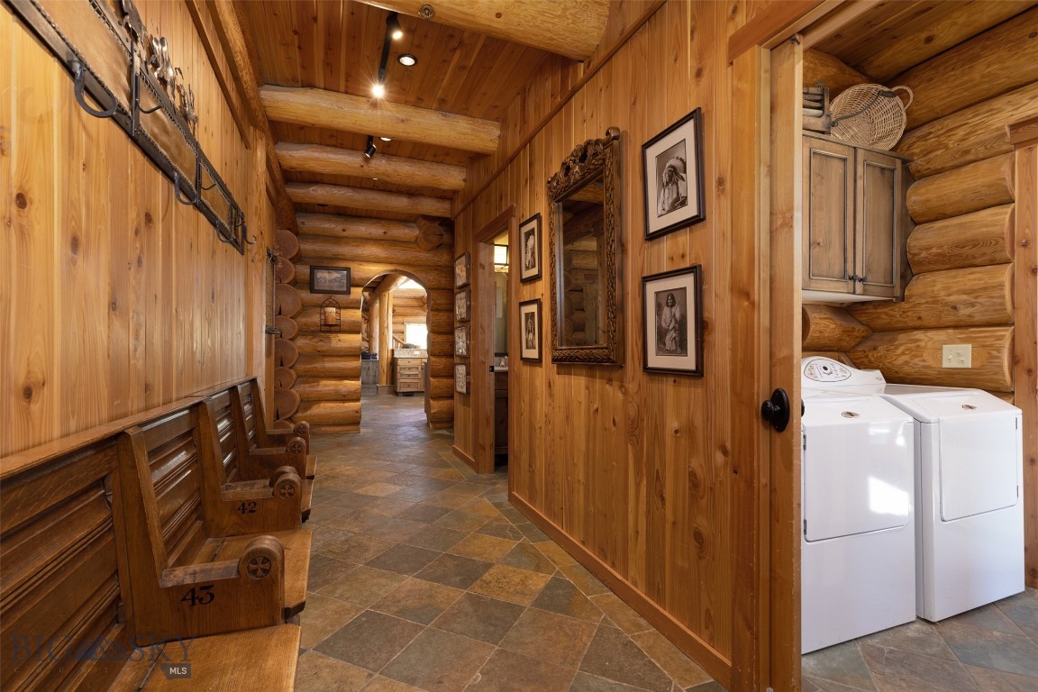 Diamond Hitch Of Ski Moonlight - Residential