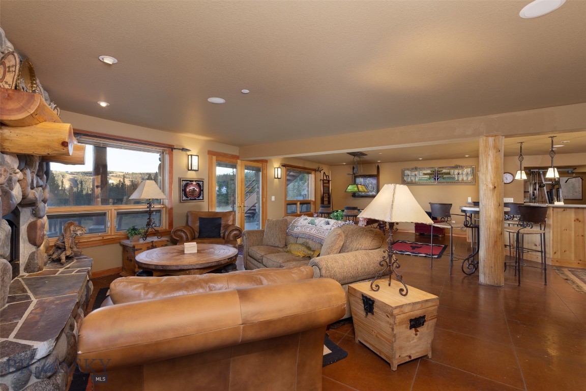 Diamond Hitch Of Ski Moonlight - Residential