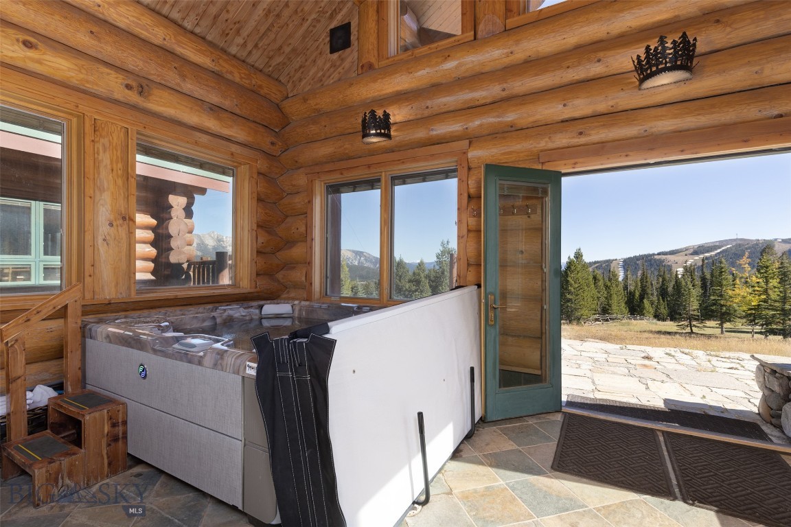 Diamond Hitch Of Ski Moonlight - Residential