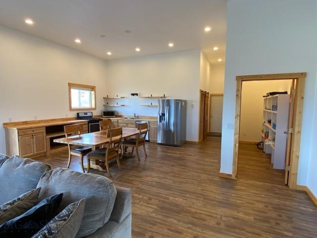 Ennis, Montana 59729, United States, 2 Bedrooms Bedrooms, ,1 BathroomBathrooms,Residential,Contingent,115341