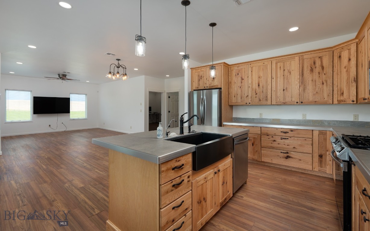 375 Price Road