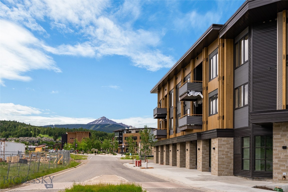 211 Town Center Avenue 2D