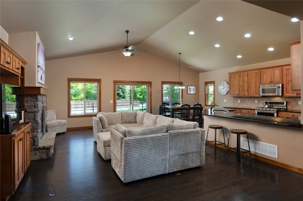 402 Circle F Trail