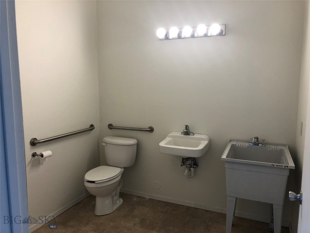 Rainbow - Commercial Lease