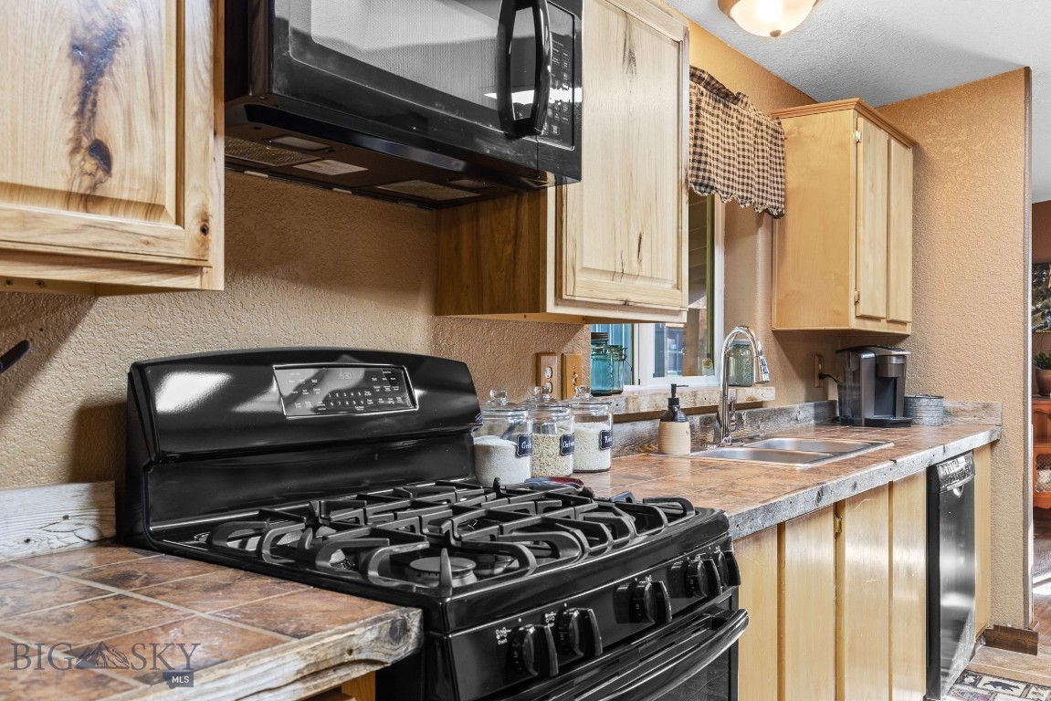 Bozeman, Montana 59718, United States, 3 Bedrooms Bedrooms, ,2 BathroomsBathrooms,Residential,Active,40293