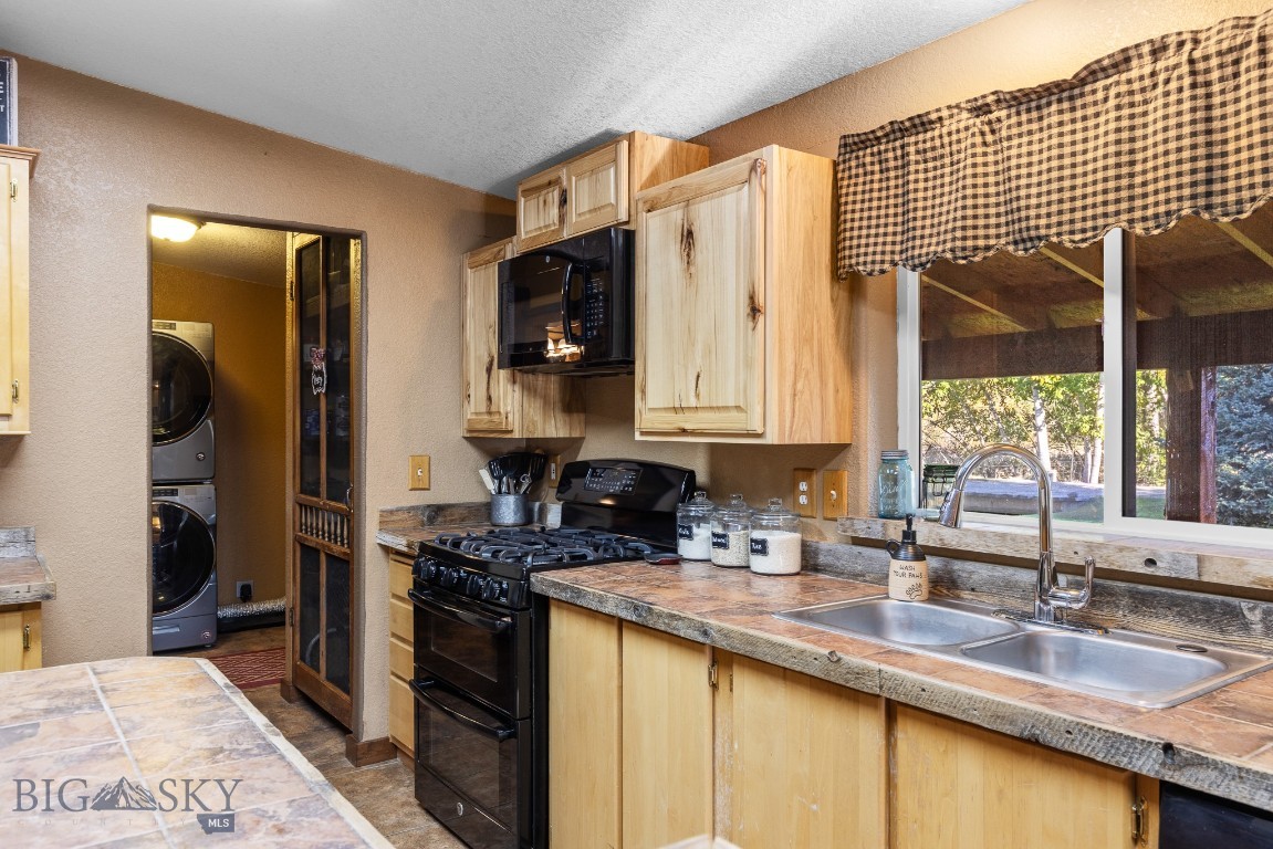 Bozeman, Montana 59718, United States, 3 Bedrooms Bedrooms, ,2 BathroomsBathrooms,Residential,Active,40293