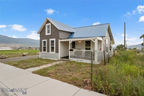Photo of 406 E Mercury St, Butte, MT 59701 (MLS # 413394)