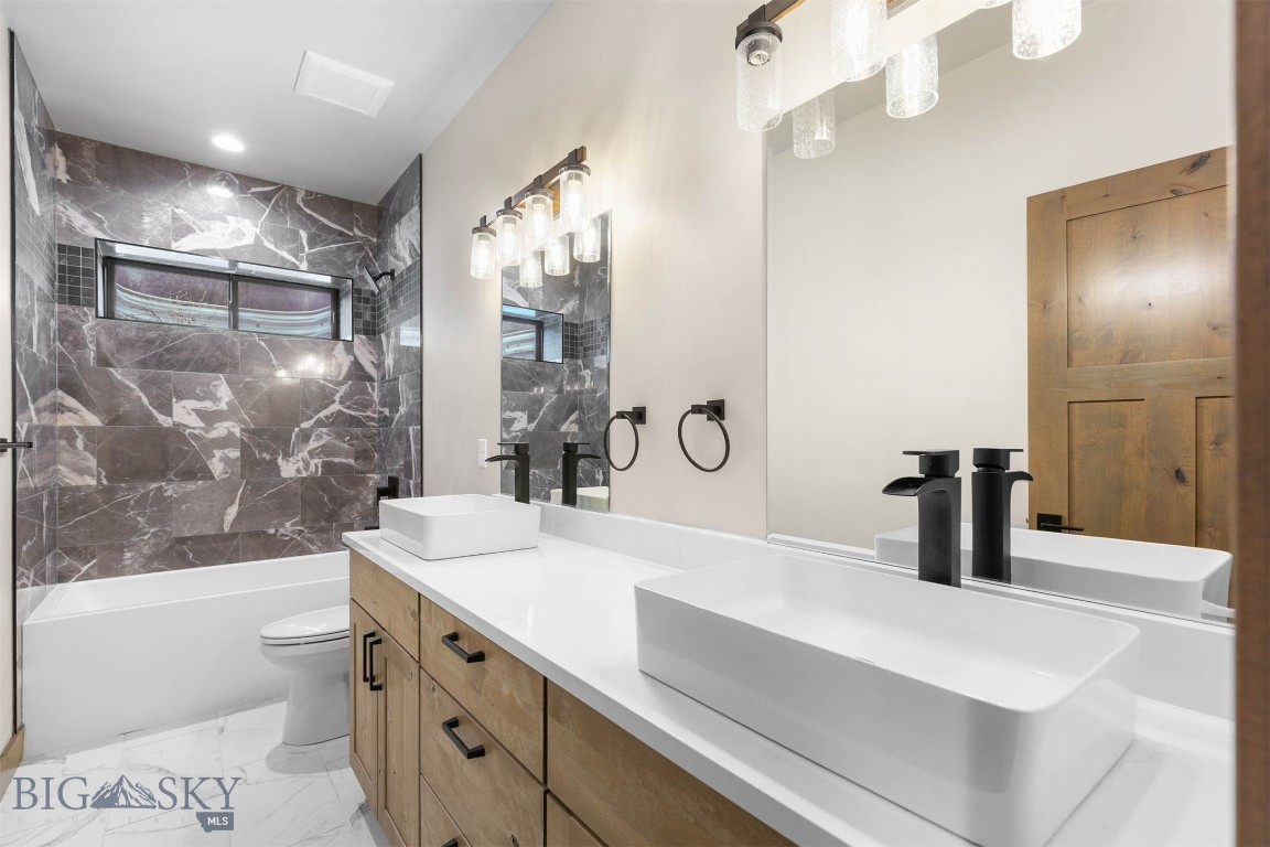 Amsterdam Village - Residential