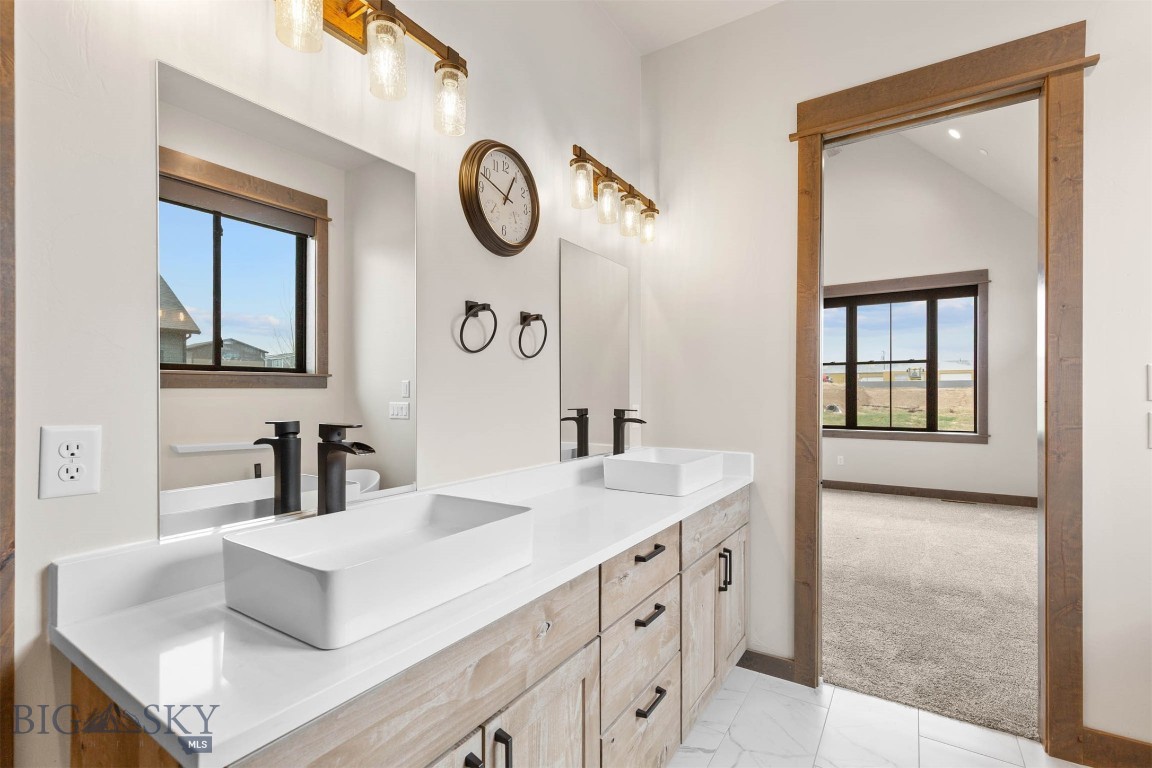 Amsterdam Village - Residential