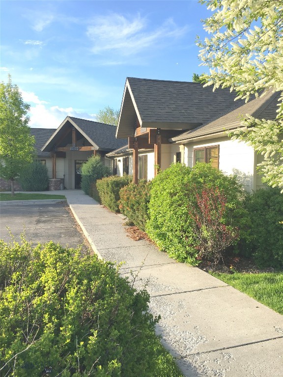 Commercial Condo
Centrally located commercial office condo just off of N 19th. Currently configured with 2 offices, a large open office area, conference room, reception area, and 2 restrooms.
Well maintained building and grounds in an excellent area.
Condo dues cover Garbage, Lawn Care, Sewer, Snow Removal, and Water.