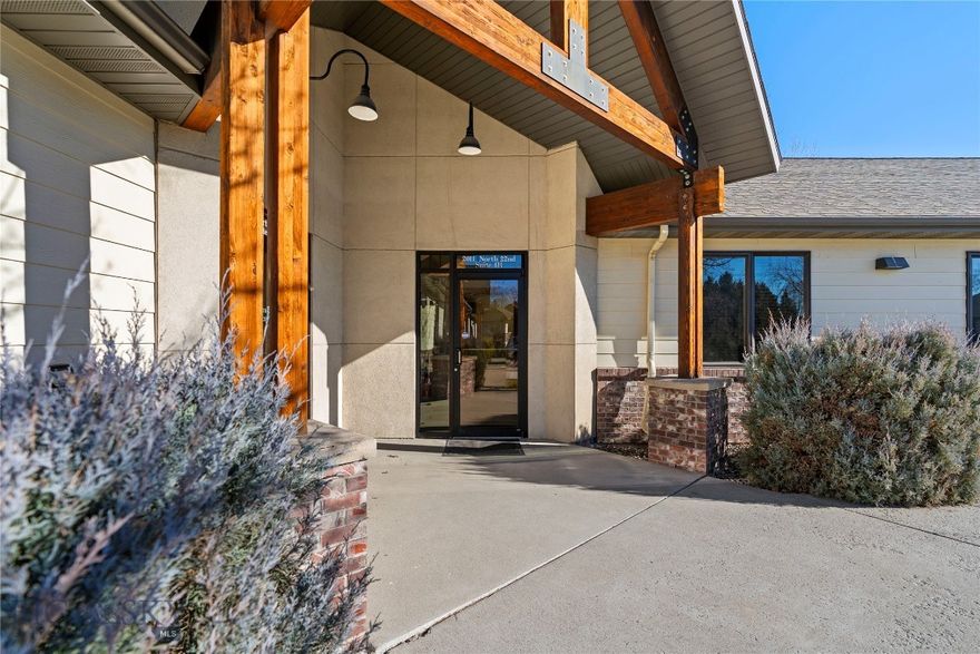 Commercial Condo
Centrally located commercial office condo just off of N 19th. Currently configured with 2 offices, a large open office area, conference room, reception area, and 2 restrooms. 
Well maintained building and grounds in an excellent area.
Condo dues cover Garbage, Lawn Care, Sewer, Snow Removal, and Water.
Cap Rate approximately 5%