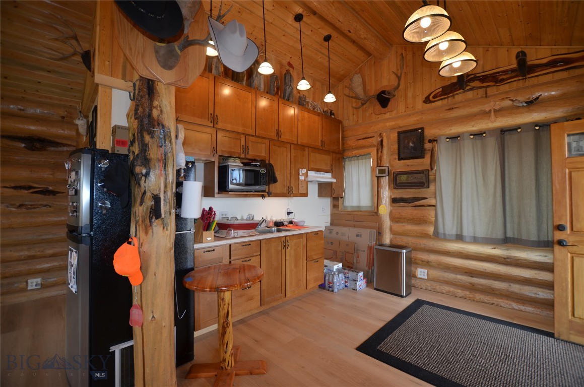 3919 Blacktail Road
