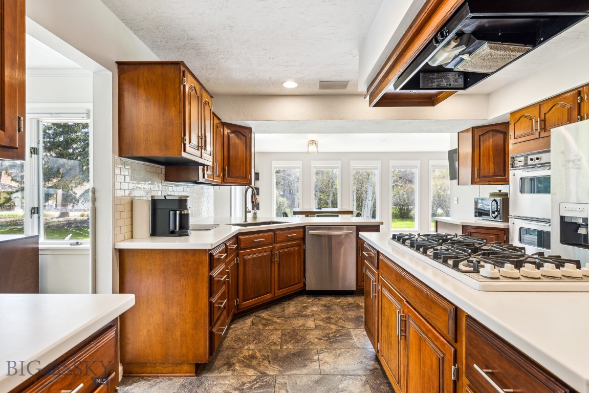 Manhattan, Montana 59741, United States, 5 Bedrooms Bedrooms, ,2 BathroomsBathrooms,Residential,Active,126375