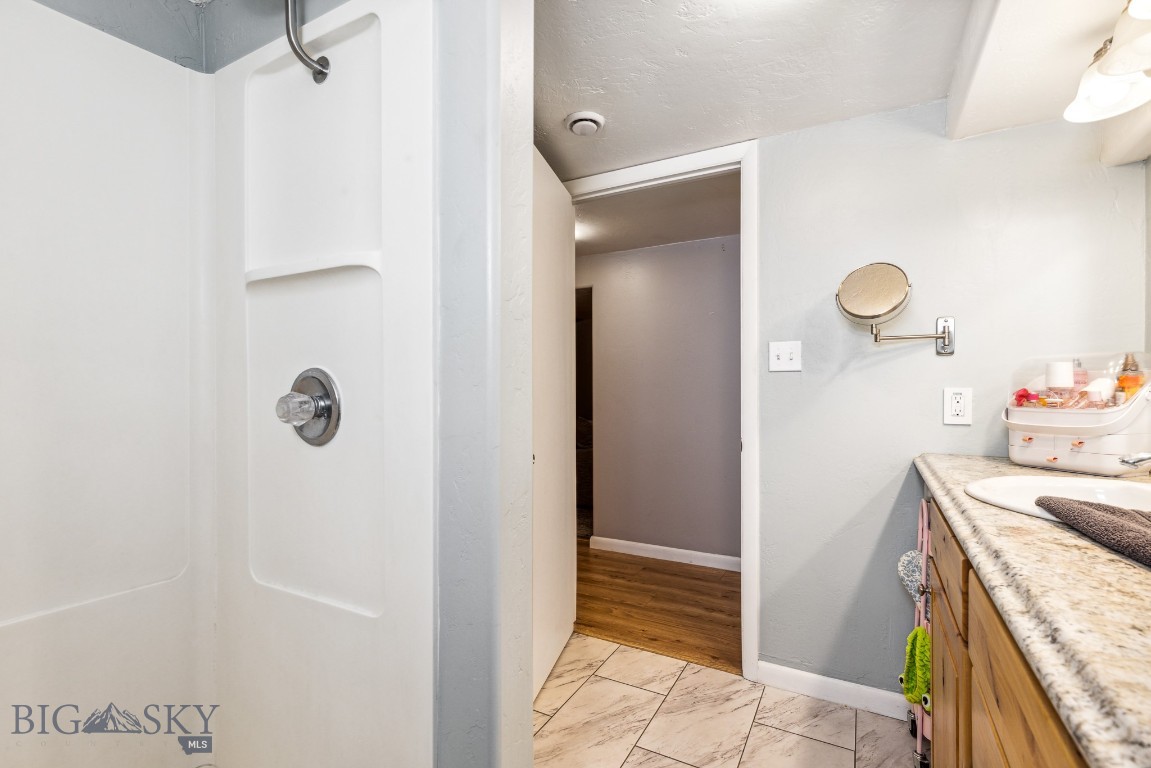 Manhattan, Montana 59741, United States, 5 Bedrooms Bedrooms, ,2 BathroomsBathrooms,Residential,Active,126375