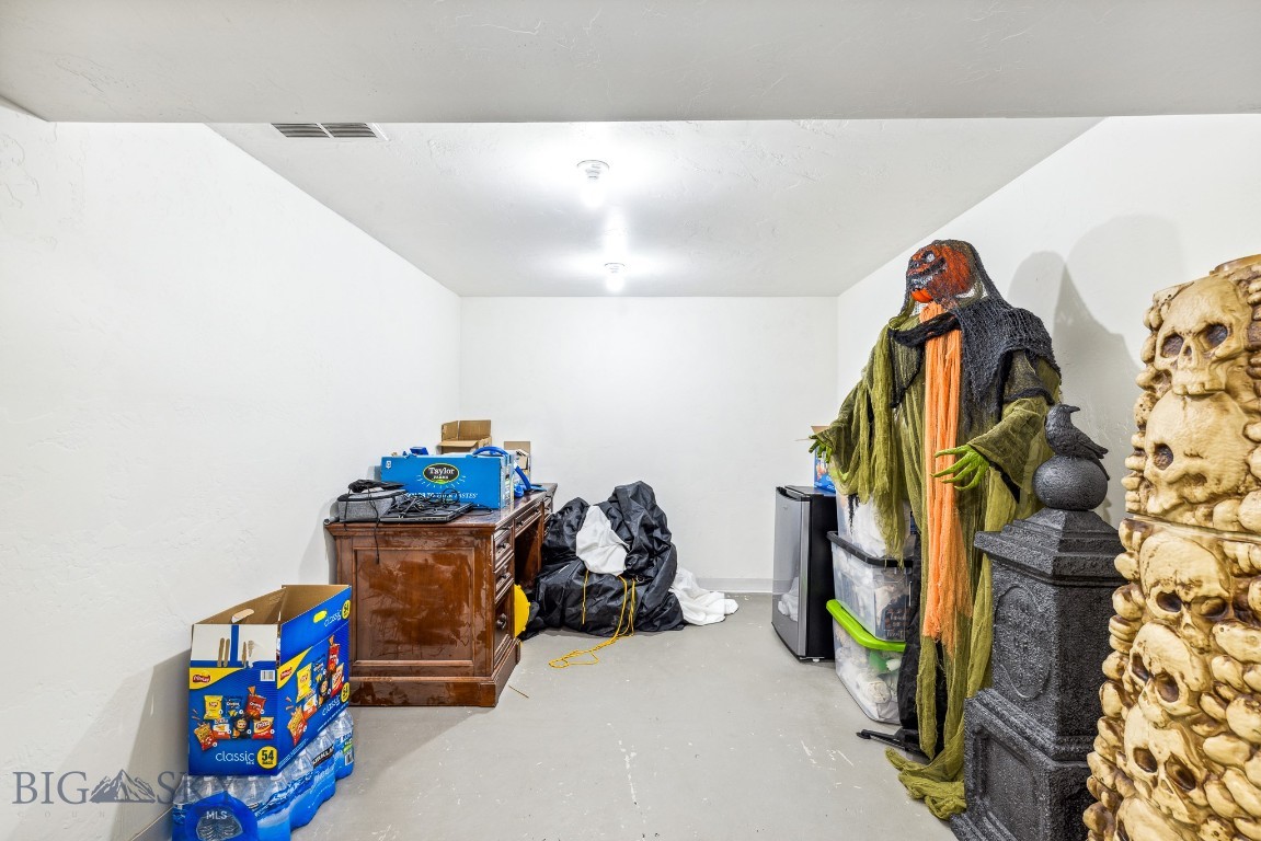 Manhattan, Montana 59741, United States, 5 Bedrooms Bedrooms, ,2 BathroomsBathrooms,Residential,Active,126375