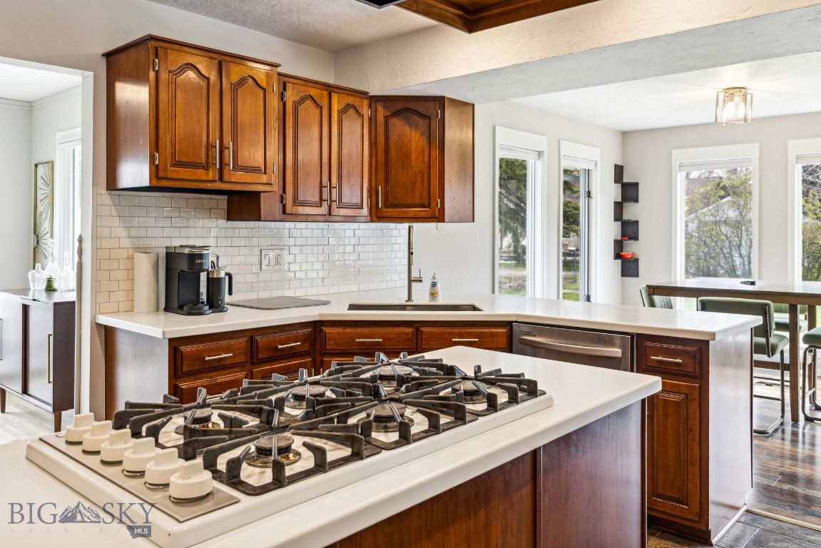 Manhattan, Montana 59741, United States, 5 Bedrooms Bedrooms, ,2 BathroomsBathrooms,Residential,Active,126375