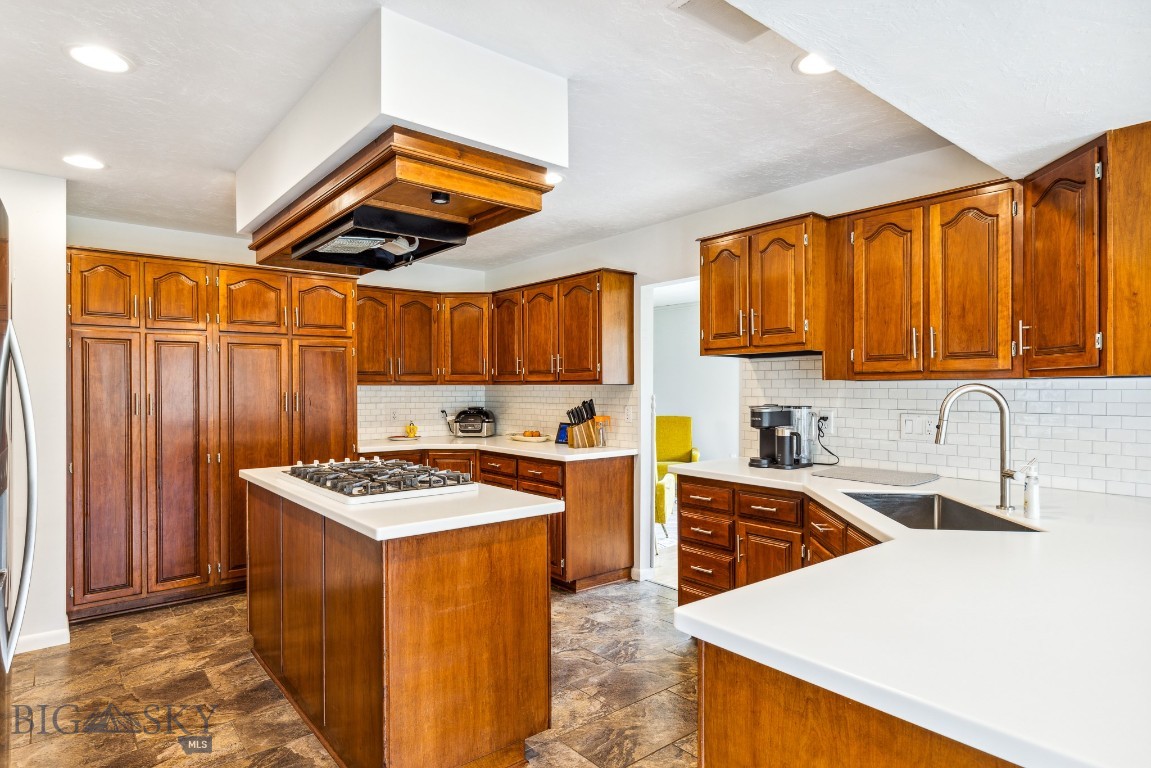 Manhattan, Montana 59741, United States, 5 Bedrooms Bedrooms, ,2 BathroomsBathrooms,Residential,Active,126375