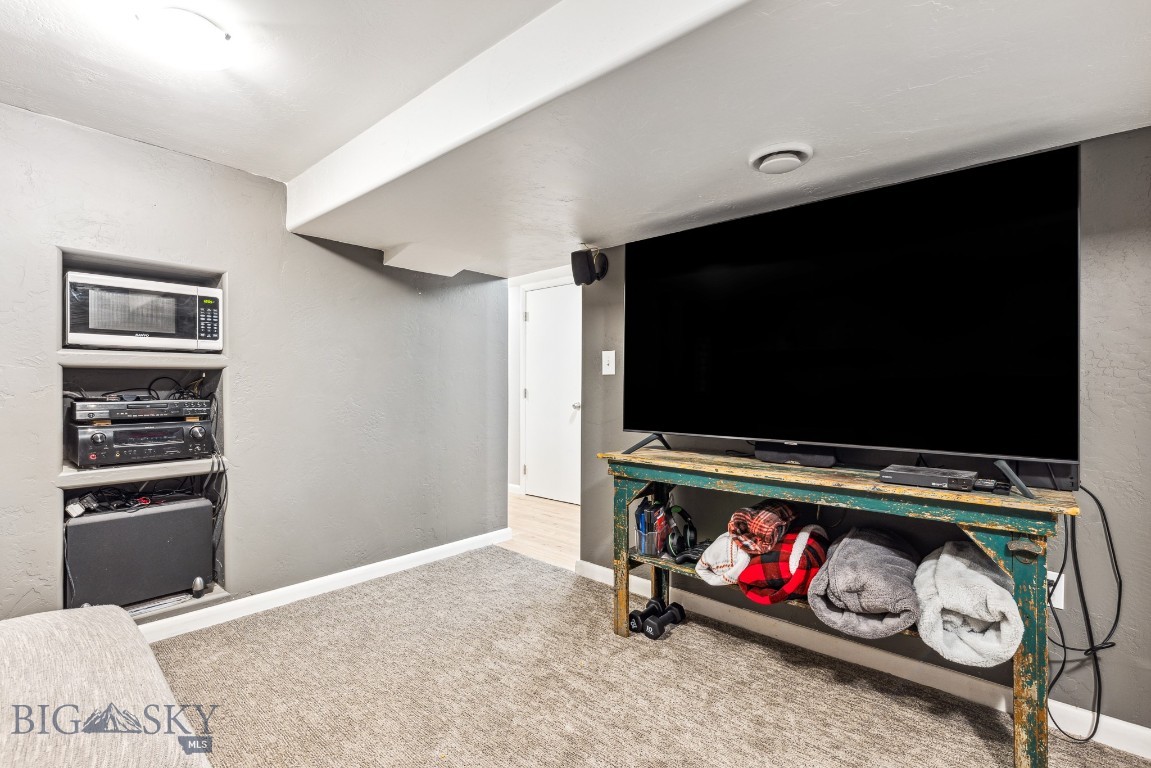 Manhattan, Montana 59741, United States, 5 Bedrooms Bedrooms, ,2 BathroomsBathrooms,Residential,Active,126375