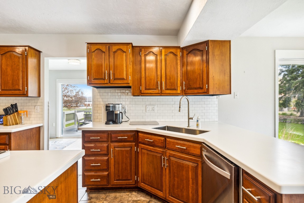 Manhattan, Montana 59741, United States, 5 Bedrooms Bedrooms, ,2 BathroomsBathrooms,Residential,Active,126375