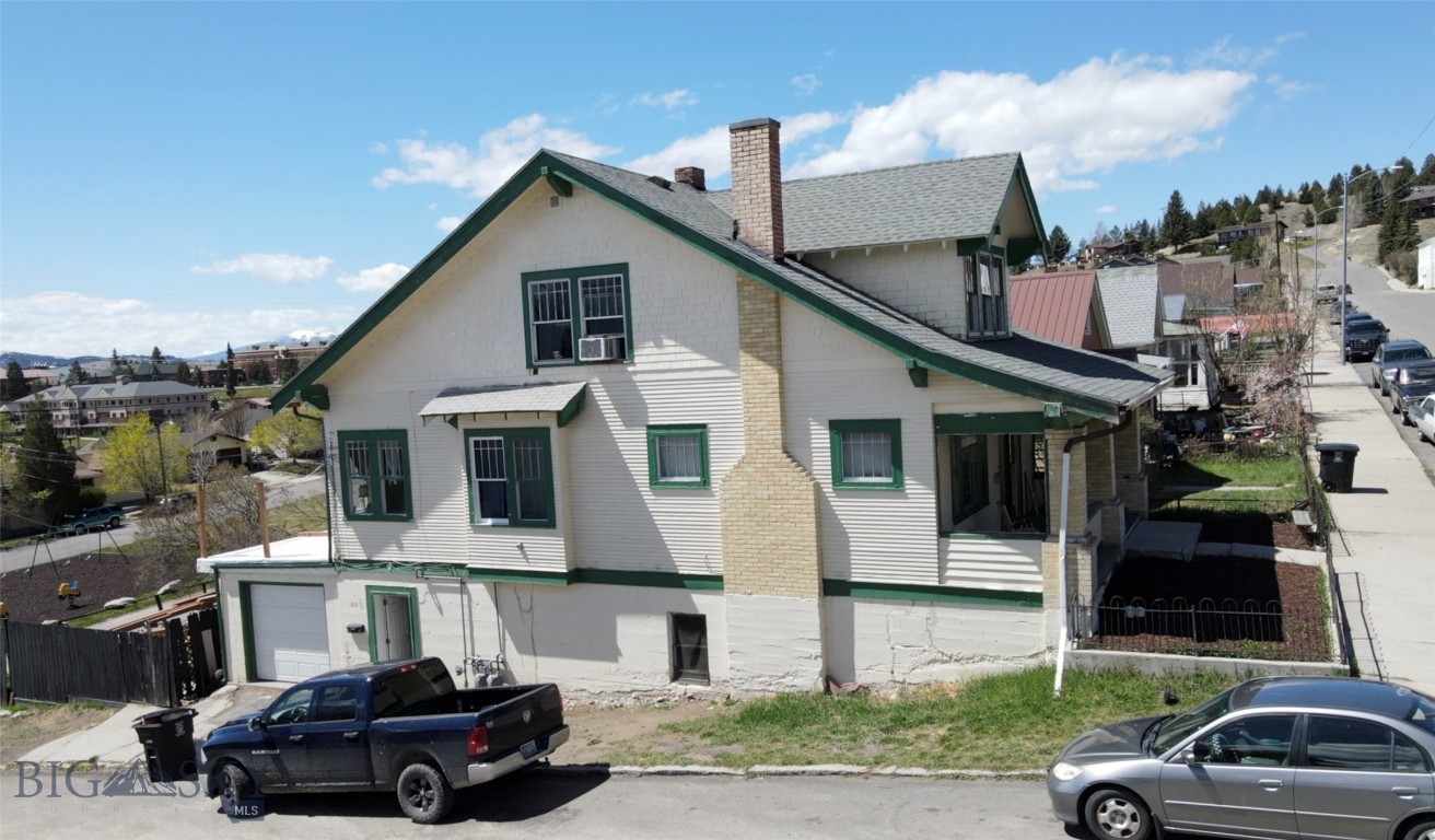 1100 & 1100 1/2 Caledonia Street