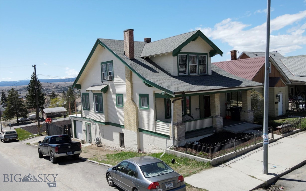 1100 & 1100 1/2 Caledonia Street