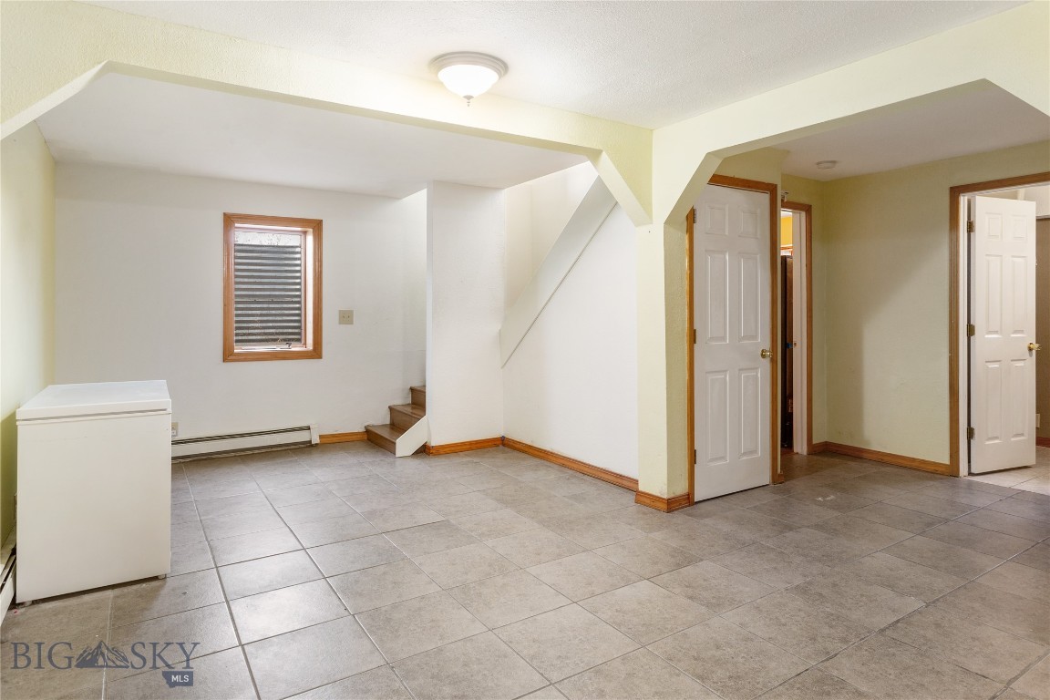 Butte, Montana 59701, United States, 5 Bedrooms Bedrooms, ,3 BathroomsBathrooms,Residential,Contingent,44680