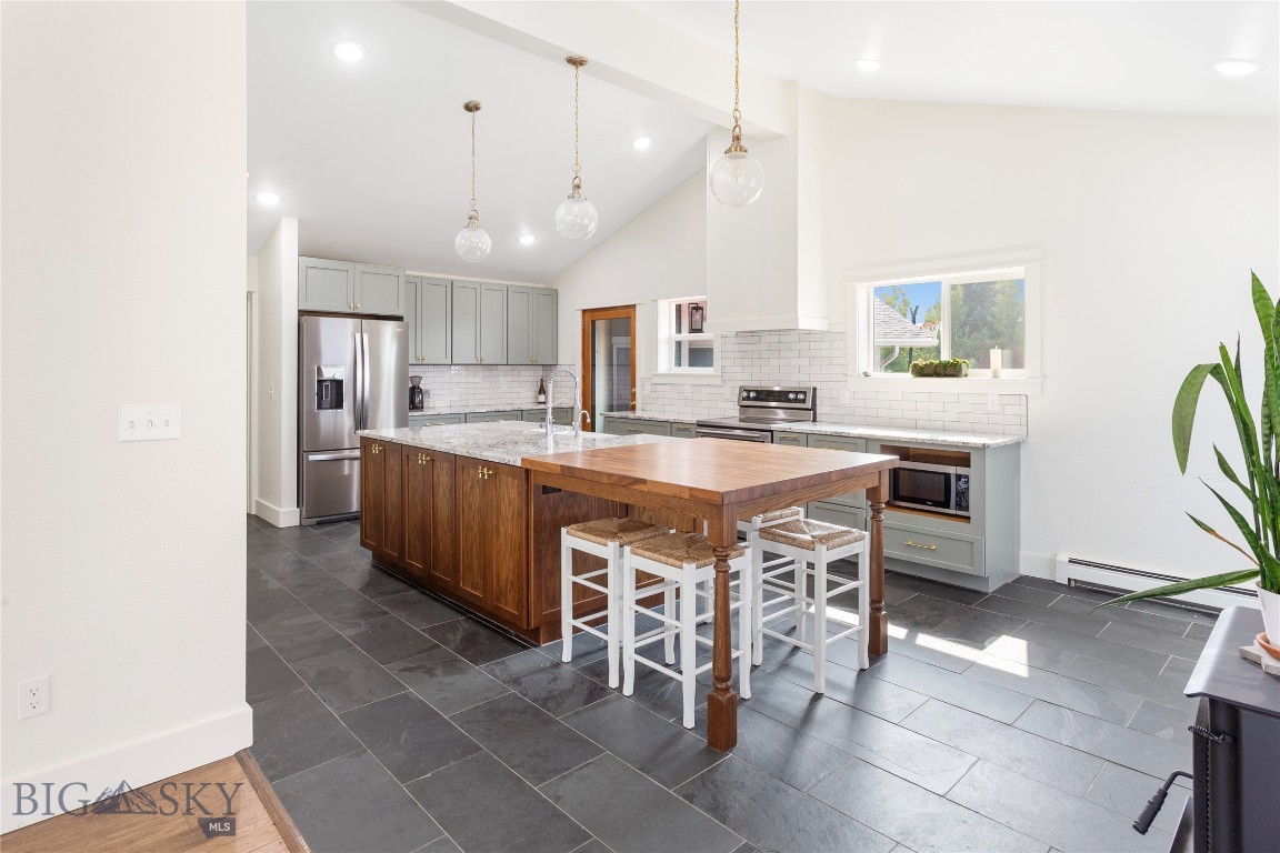 Butte, Montana 59701, United States, 5 Bedrooms Bedrooms, ,3 BathroomsBathrooms,Residential,Contingent,44680