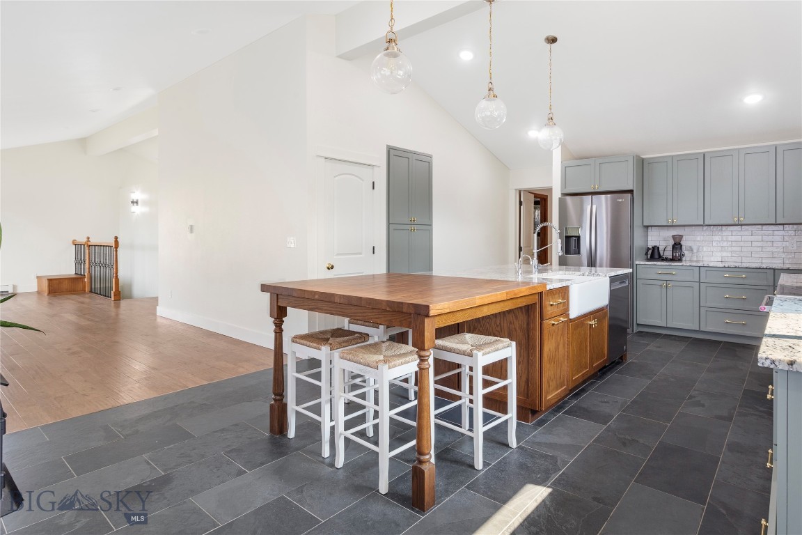 Butte, Montana 59701, United States, 5 Bedrooms Bedrooms, ,3 BathroomsBathrooms,Residential,Contingent,44680