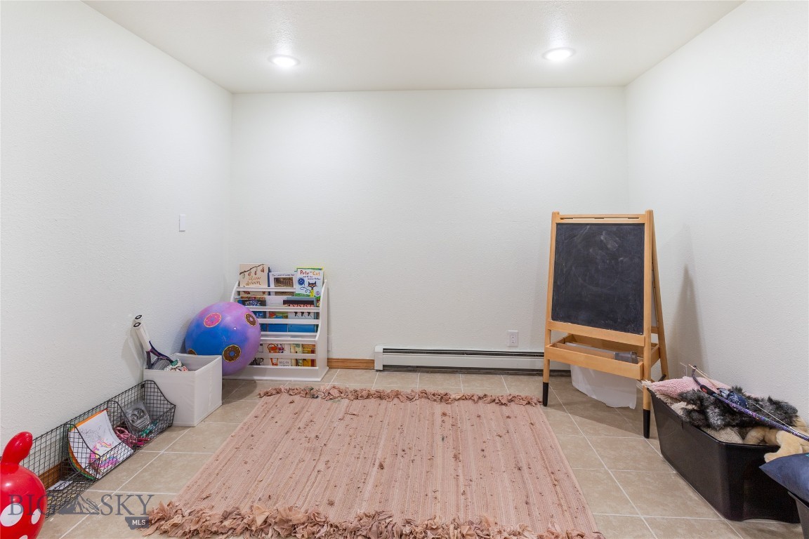 Butte, Montana 59701, United States, 5 Bedrooms Bedrooms, ,3 BathroomsBathrooms,Residential,Contingent,44680