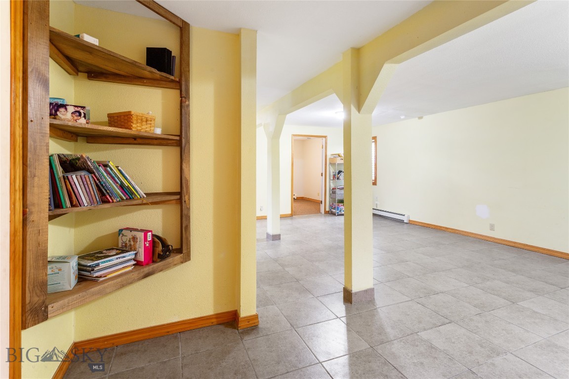 Butte, Montana 59701, United States, 5 Bedrooms Bedrooms, ,3 BathroomsBathrooms,Residential,Contingent,44680