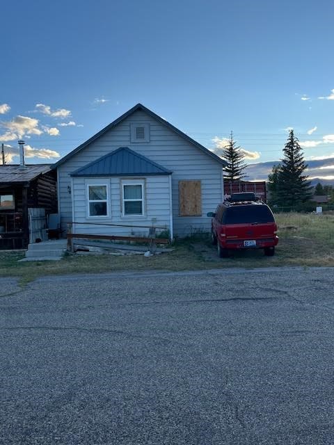 Located in the charming town of Melrose, this 2-bedroom, 1-bath home offers 973 sq. ft. of potential on a generous 0.266-acre lot. The home needs some TLC, but provides a beginning for a cozy residence, weekend getaway, or investment property.
A newly installed well is already in place, and the lot offers plenty of space for parking, a garden, or future improvements. Inside, you’ll find a simple layout ready for your updates and personal touches.
Enjoy unbeatable access to the great outdoors—just minutes from the world-famous Big Hole River, known for blue ribbon trout fishing, and surrounded by public lands ideal for big game hunting. The area is filled with trails for hiking, ATV riding, and other recreational adventures.
Whether you're a sportsman, outdoor enthusiast, or DIY renovator, this property offers exceptional value and opportunity in a peaceful Montana setting.