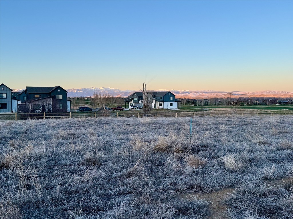 111 White Horse Loop