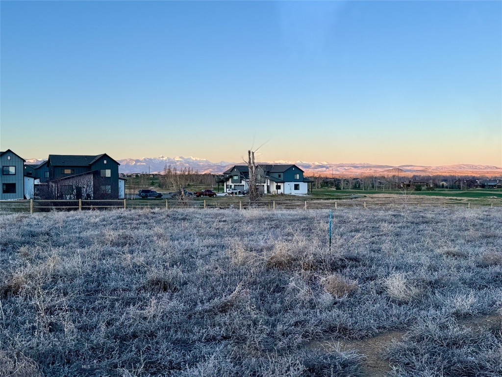 111 White Horse Loop