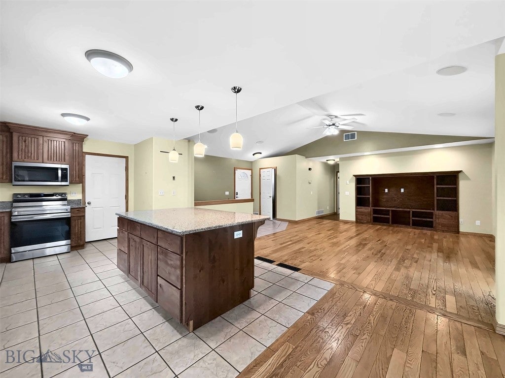 807 Spooner Road