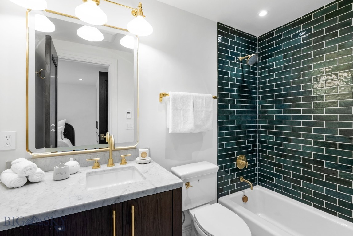 Yellowtail Residences Condominiums - Residential