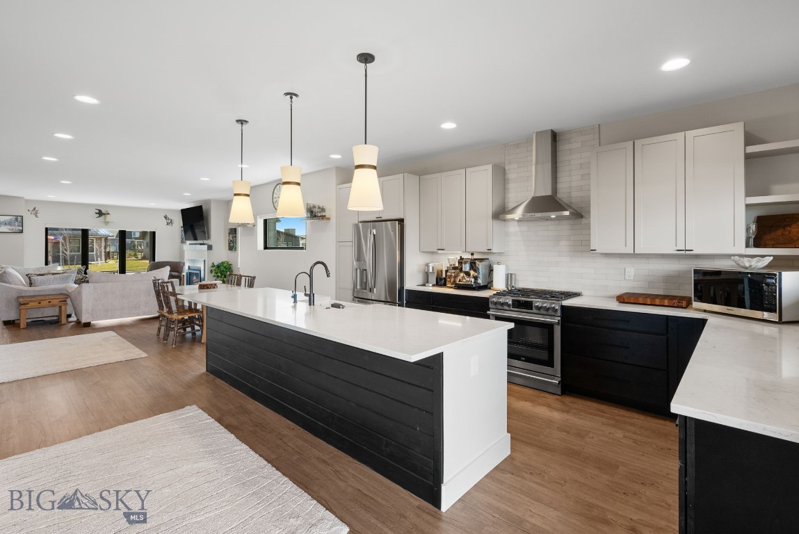 Manhattan, Montana 59741, United States, 5 Bedrooms Bedrooms, ,3 BathroomsBathrooms,Residential,Contingent,106633