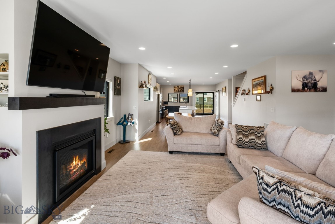 Manhattan, Montana 59741, United States, 5 Bedrooms Bedrooms, ,3 BathroomsBathrooms,Residential,Contingent,106633