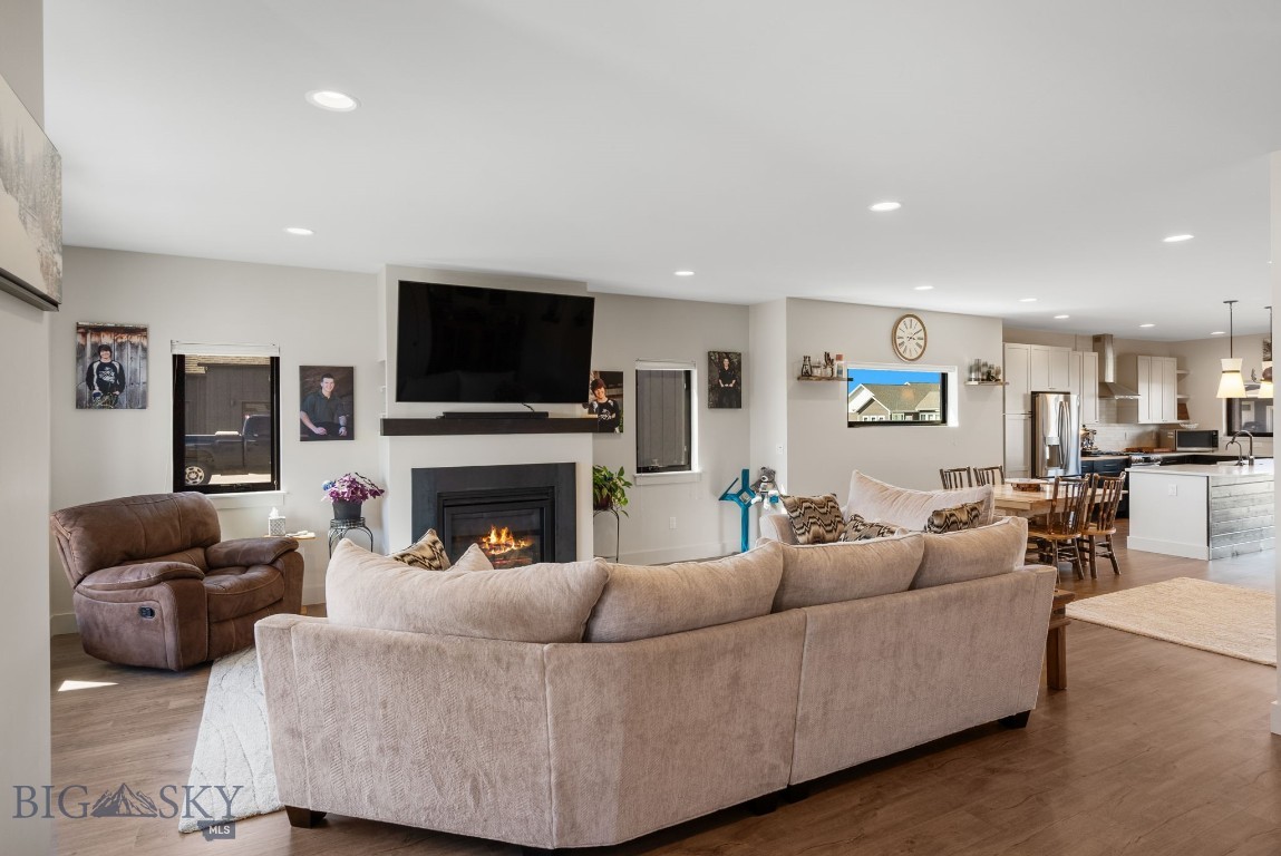 Manhattan, Montana 59741, United States, 5 Bedrooms Bedrooms, ,3 BathroomsBathrooms,Residential,Contingent,106633