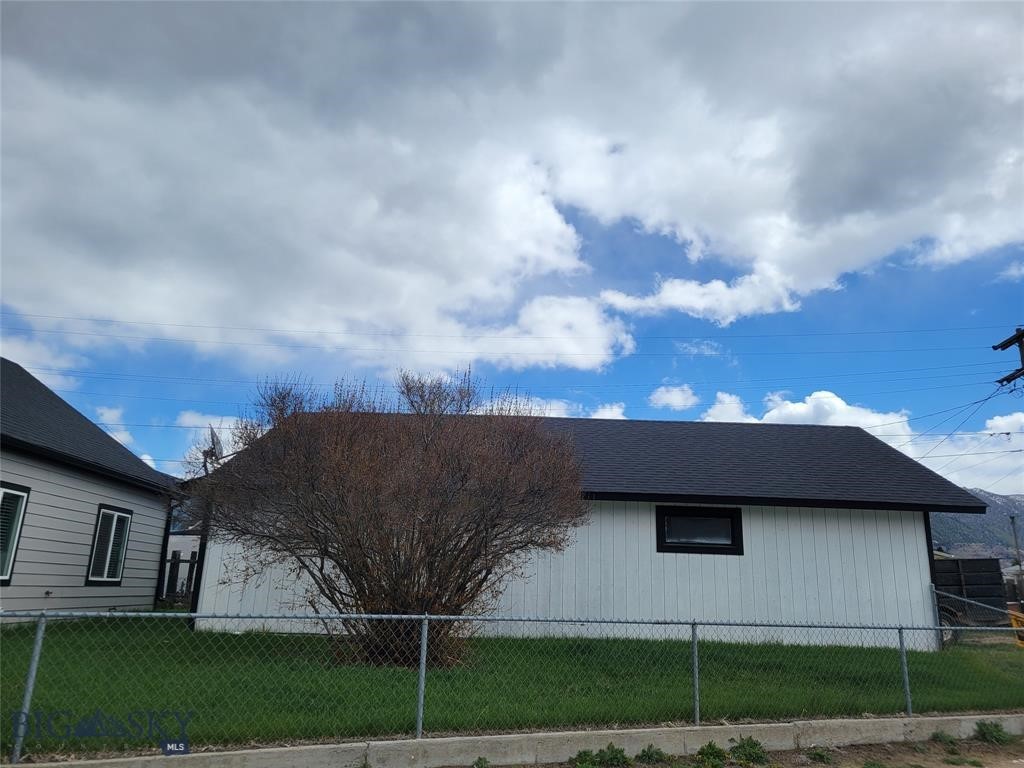 Butte, Montana 59701, United States, 3 Bedrooms Bedrooms, ,2 BathroomsBathrooms,Residential,Pending,76503