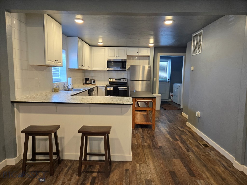 Butte, Montana 59701, United States, 3 Bedrooms Bedrooms, ,2 BathroomsBathrooms,Residential,Pending,76503