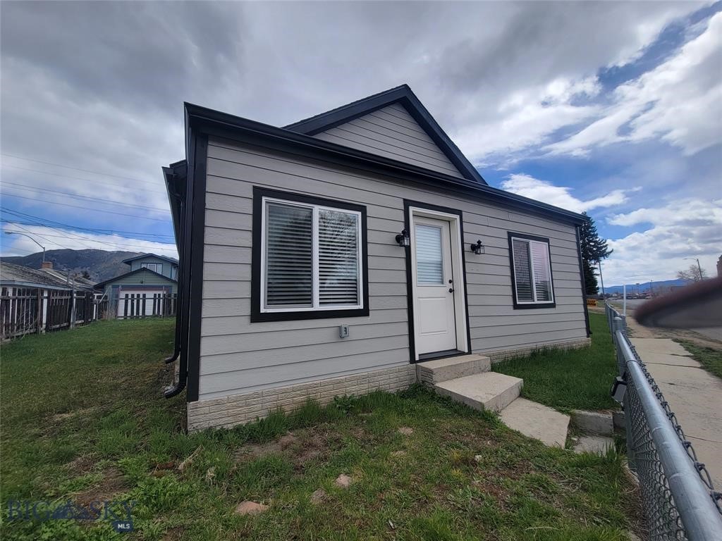Butte, Montana 59701, United States, 3 Bedrooms Bedrooms, ,2 BathroomsBathrooms,Residential,Pending,76503