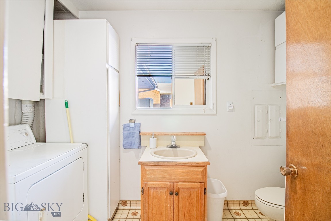 Butte, Montana 59701, United States, 5 Bedrooms Bedrooms, ,2 BathroomsBathrooms,Residential,Contingent,4353