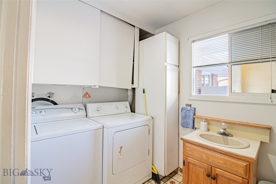 Butte, Montana 59701, United States, 5 Bedrooms Bedrooms, ,2 BathroomsBathrooms,Residential,Contingent,4353