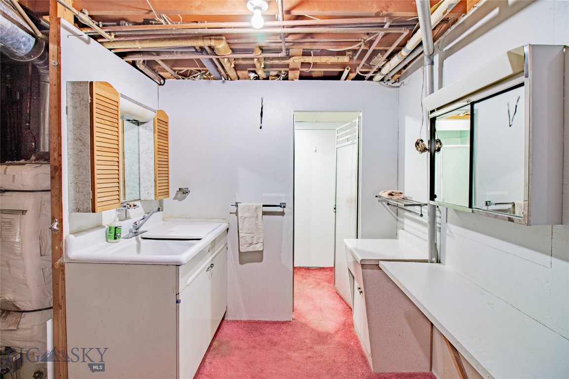 Butte, Montana 59701, United States, 5 Bedrooms Bedrooms, ,2 BathroomsBathrooms,Residential,Contingent,4353